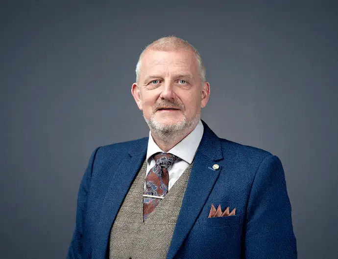 Mr. Gregor Polson Principal JBCN Oshiwara